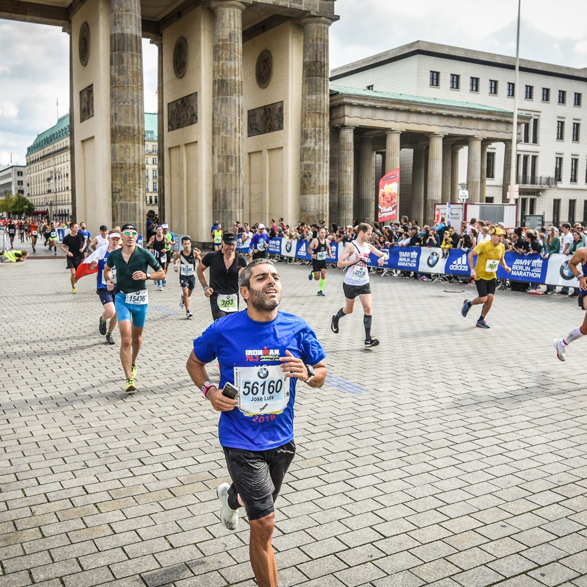 Una palabra, emoción. Emoción al cruzar la meta del Maratón de&nbsp;Berlin.