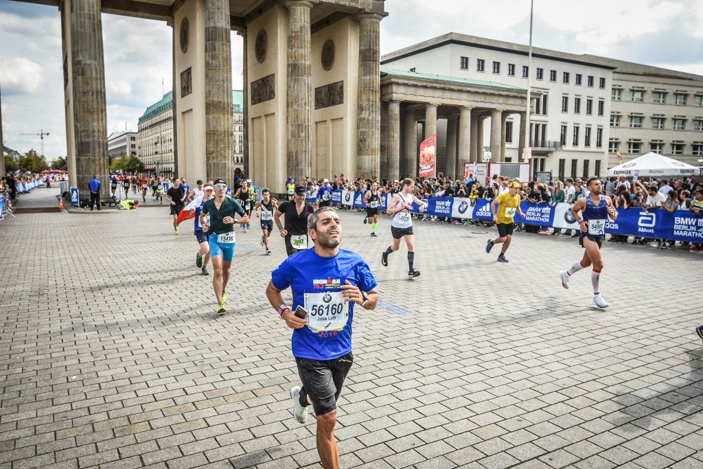 Una palabra, emoción. Emoción al cruzar la meta del Maratón de&nbsp;Berlin.